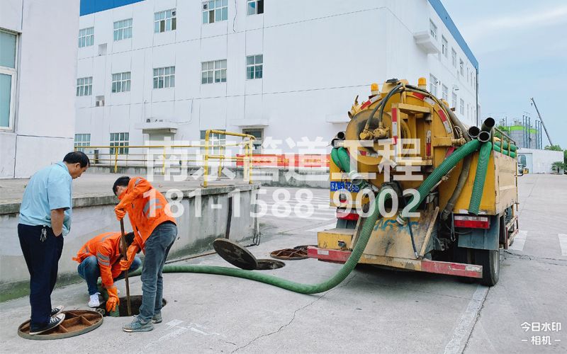 256南塑电子厂抽粪
