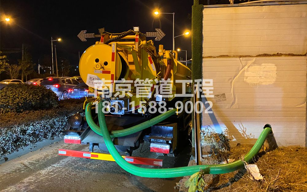 266南塑临时工地抽粪